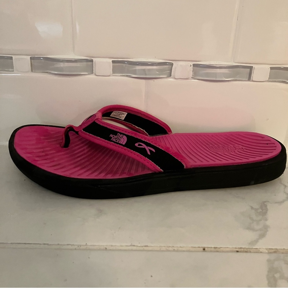 The North Face Women's Vibrant Pink / black flip flops / thongs / Sandals